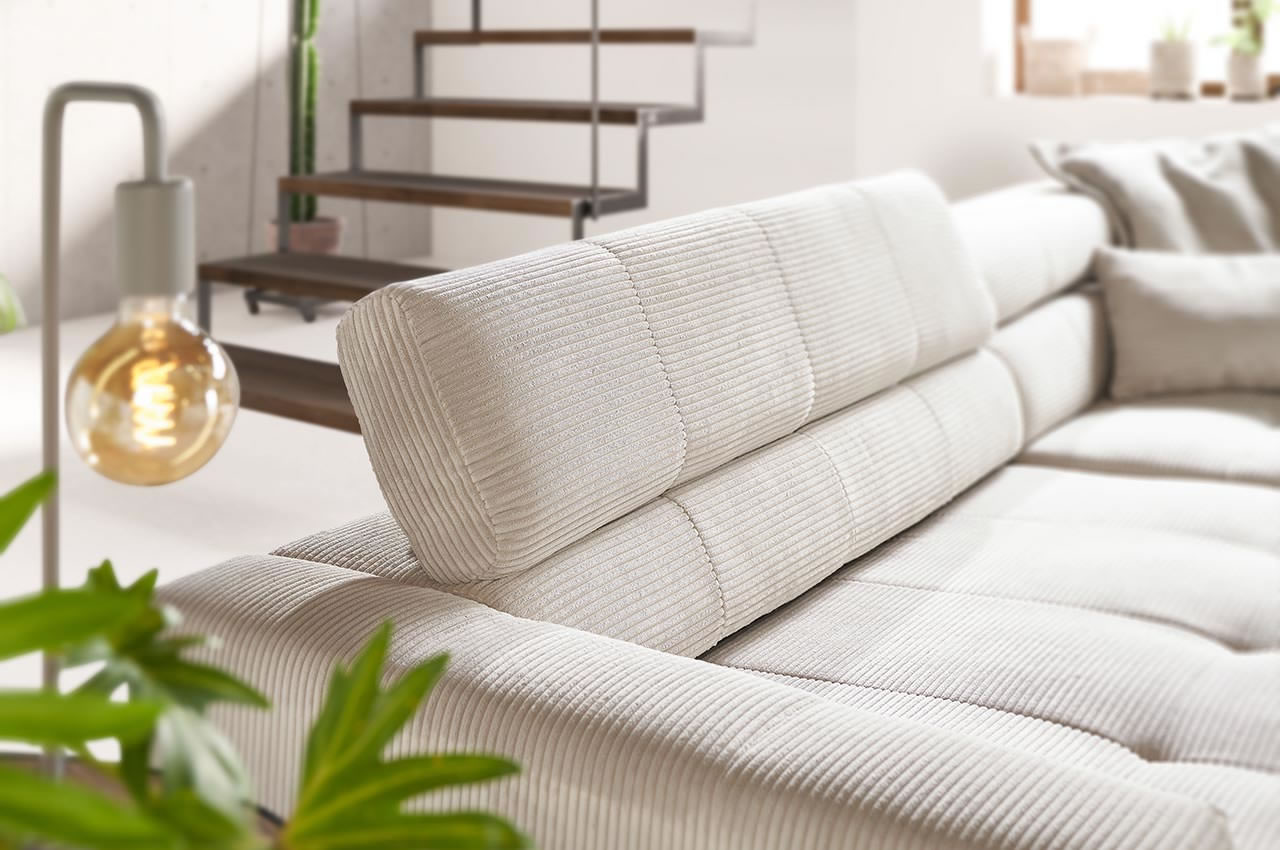 Ecksofa Denver mit ottomane rechts in Cord hellgrau detailbild kopfteilverstellung Ecksofa Denver mit ottomane rechts in Cord hellgrau detailbild kopfteilverstellung