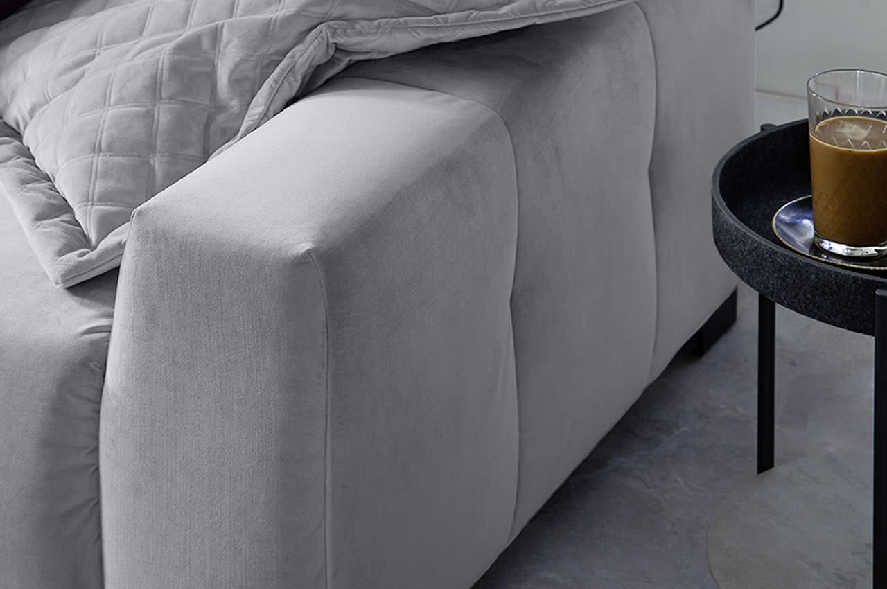 Ecksofa Denver links Velvet Hellgrau Detailbild Armlehne