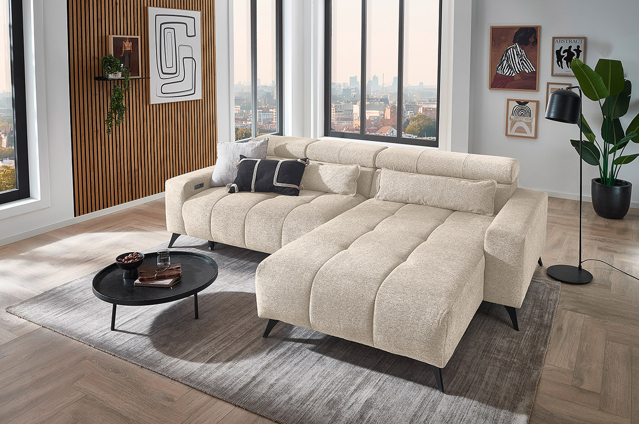capri iwaniccy ecksofa bali rechts stoff aragon 03 beige milieubild capri iwaniccy ecksofa bali rechts stoff aragon 03 beige milieubild