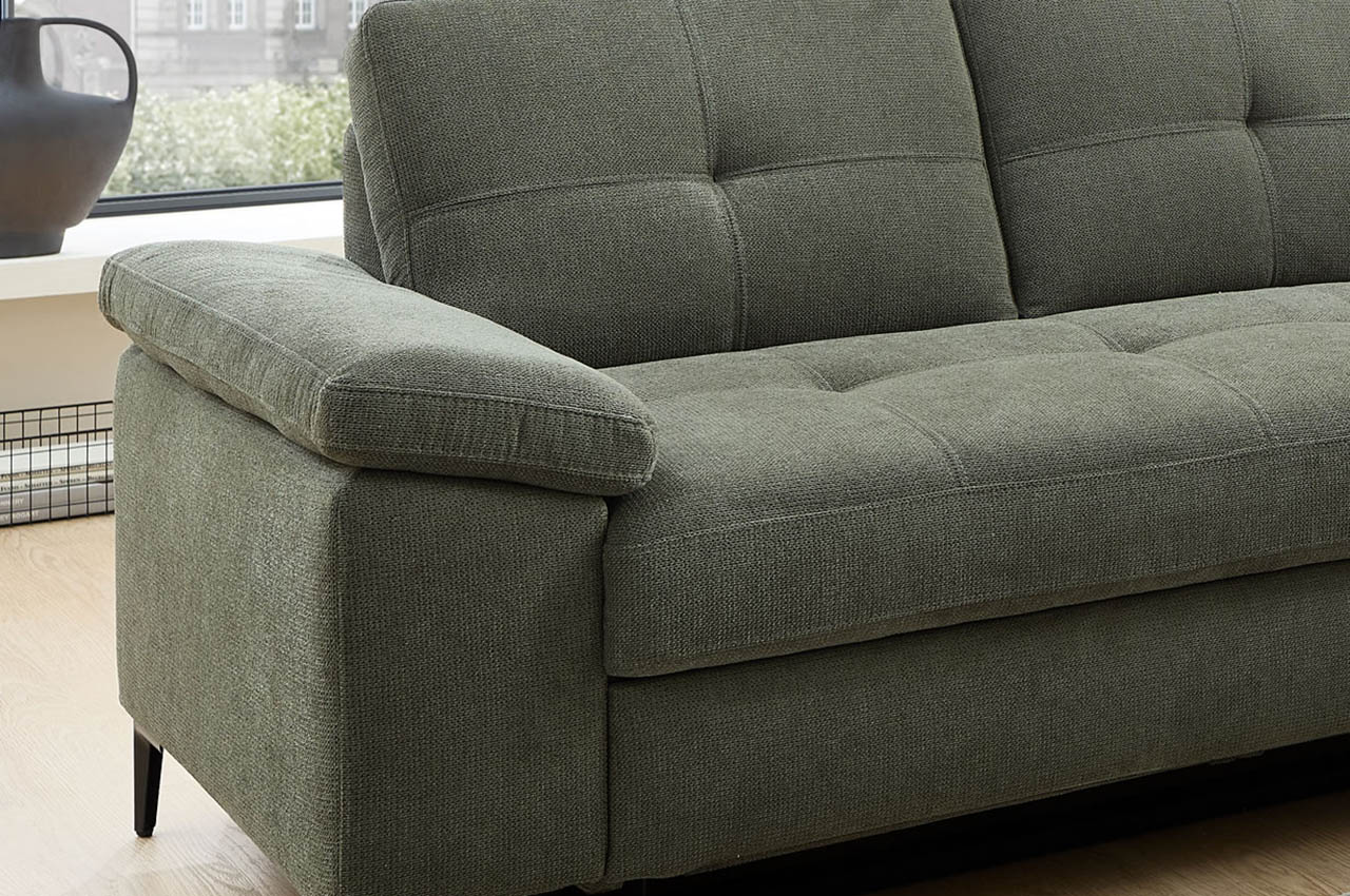 wali ecksofa ottomane rechts stoff coroni 9301 gruen milieu detailbild armlehne wali ecksofa ottomane rechts stoff coroni 9301 gruen milieu detailbild armlehne