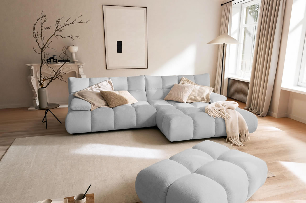 graceland ecksofa mit recamiere rechts roma platin milieubild mit hocker im anschnitt