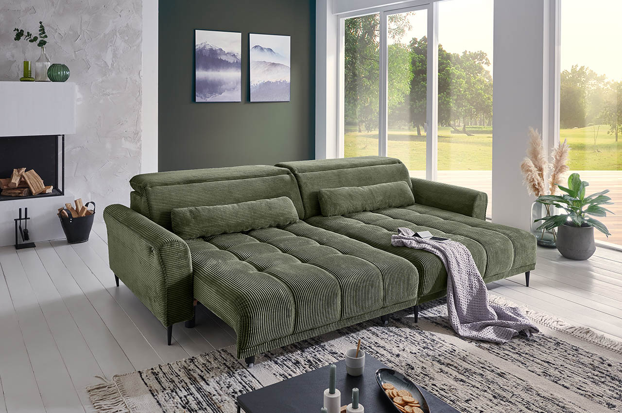 keno iwaniccy ecksofa logan rechts cord hydra 77 gruen milieubild mit sitzverstellung keno iwaniccy ecksofa logan rechts cord hydra 77 gruen milieubild mit sitzverstellung