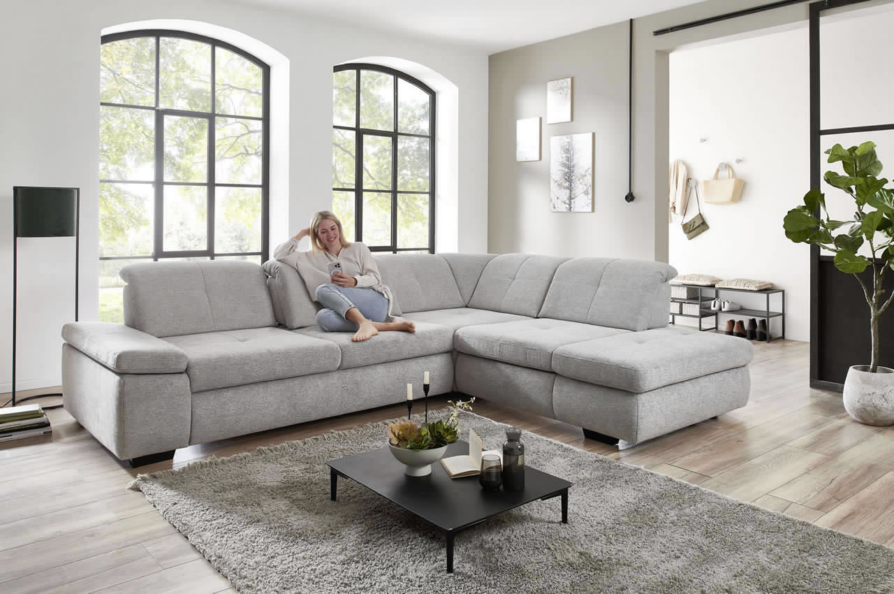 in16012 ecksofa variante rechts stoff famosa ecru milieubild sitztiefenverstellung 2