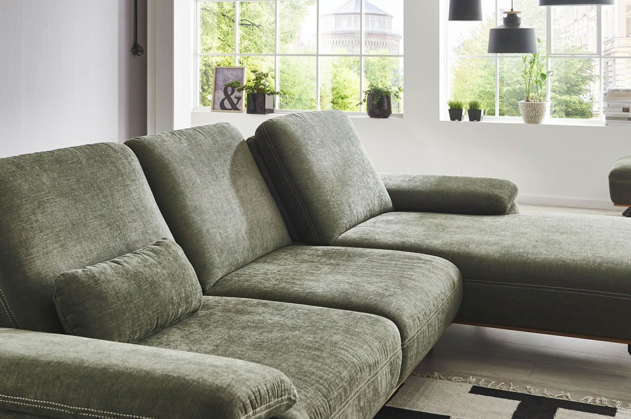 ze em18063 ecksofa sava rechts stoff longlife farbe moos milieubild detailbild sitztiefenverstellung canape