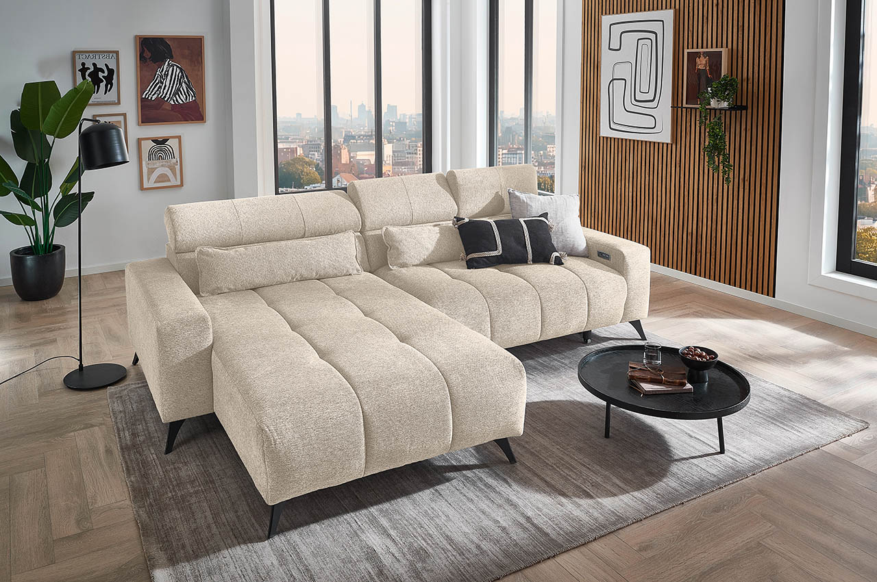 capri iwaniccy ecksofa bali links stoff aragon 03 beige milieubild mit kopfteilverstellung capri iwaniccy ecksofa bali links stoff aragon 03 beige milieubild mit kopfteilverstellung