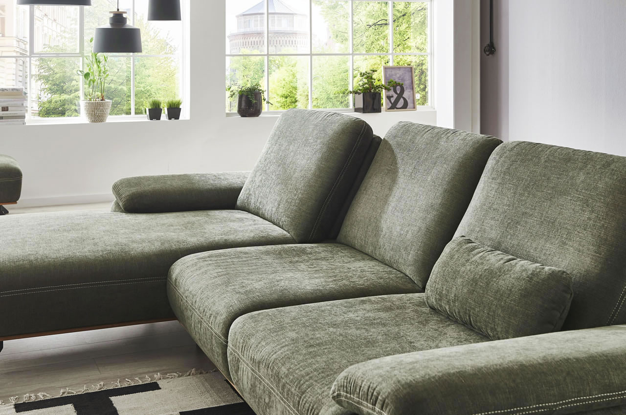 ze em18063 ecksofa sava links stoff longlife farbe moos milieubild detailbild sitztiefenverstellung canape