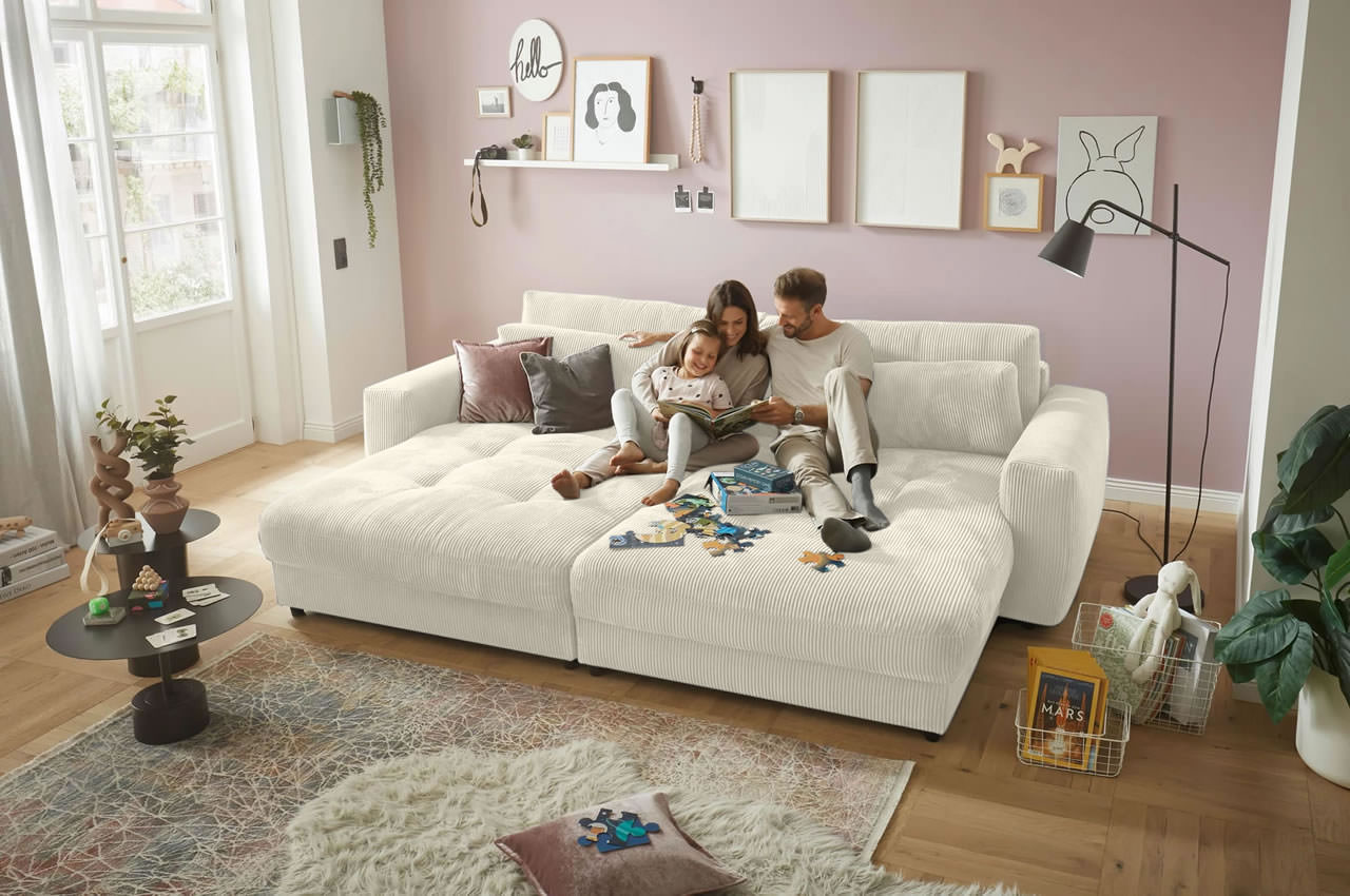 barura loveseat longchair sofa zoom 01 cream milieu mit personen barura loveseat longchair sofa zoom 01 cream milieu mit personen