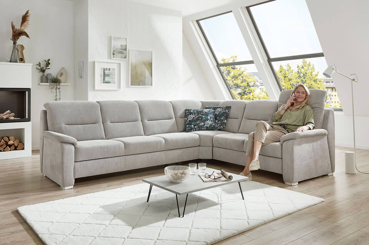 pp hs10002 ecksofa links long life easy platin milieubild mit kopfteilverstellung 2