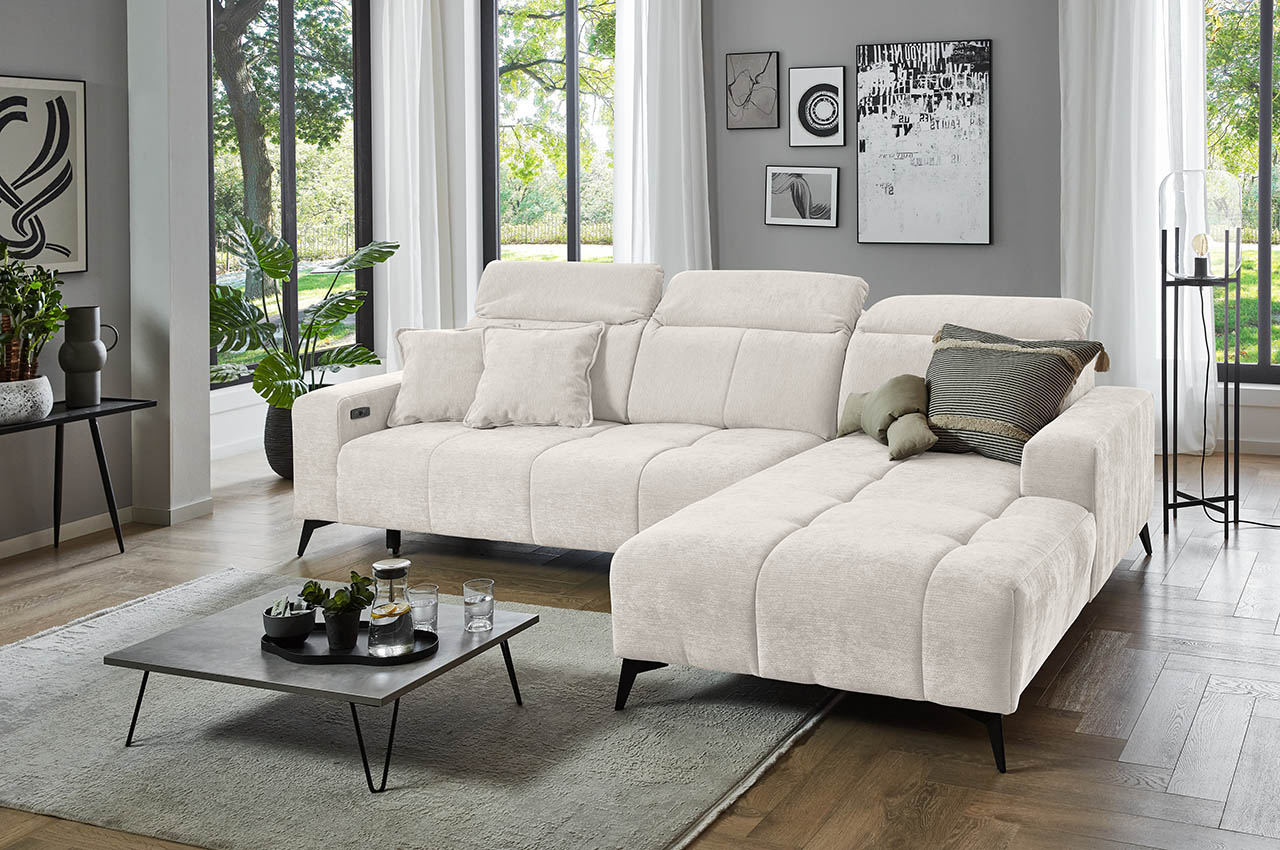 porto ecksofa rechts stoff vibe 03 creme milieubild mit kopfteilverstellung porto ecksofa rechts stoff vibe 03 creme milieubild mit kopfteilverstellung