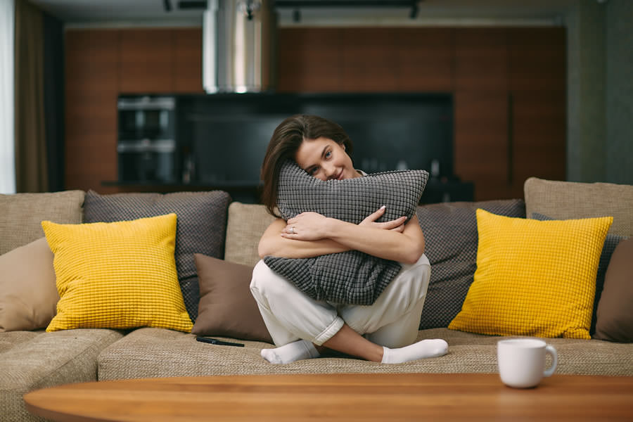 Statische Aufladung am Sofa - was hilft dagegen?