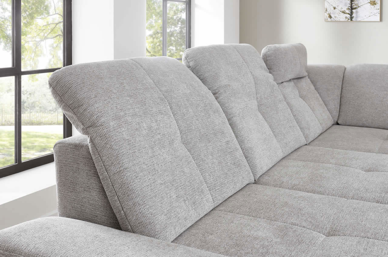 in16012 ecksofa variante rechts stoff famosa ecru milieubild kopfteilverstellung detailbild