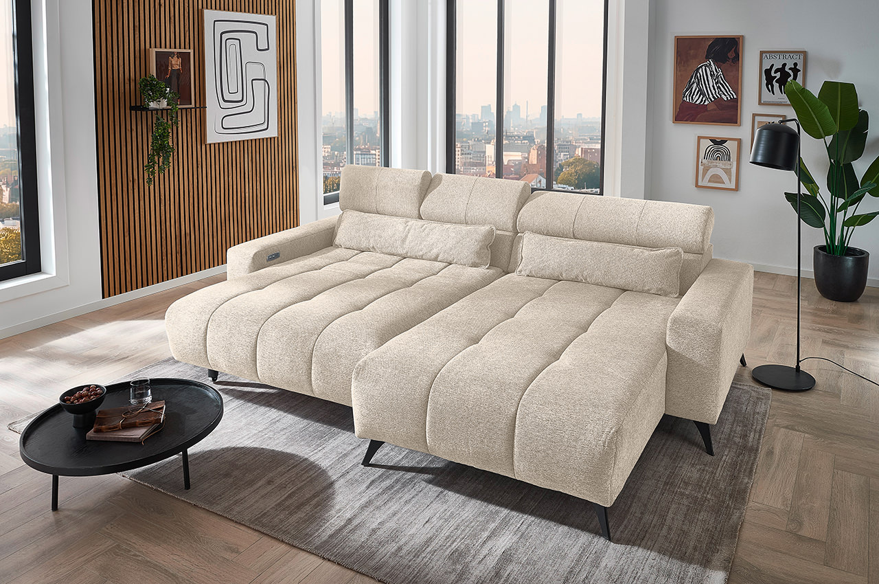 capri iwaniccy ecksofa bali rechts stoff aragon 03 beige milieubild mit sitzverstellung capri iwaniccy ecksofa bali rechts stoff aragon 03 beige milieubild mit sitzverstellung