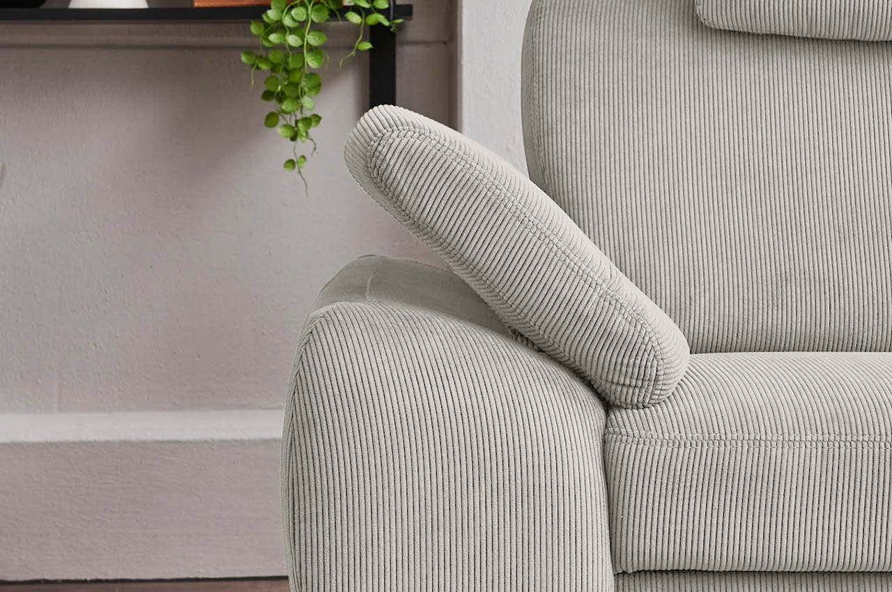 pp la24122 ecksofa rechts feincord stone milieubild detailbild armteilverstellung
