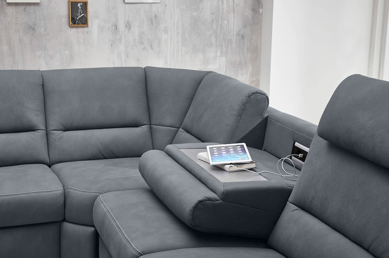 ze em16033 wohnlandschaft variante rechts stoff mammut steel milieu detailbild funktionsablage ze em16033 wohnlandschaft variante rechts stoff mammut steel milieu detailbild funktionsablage