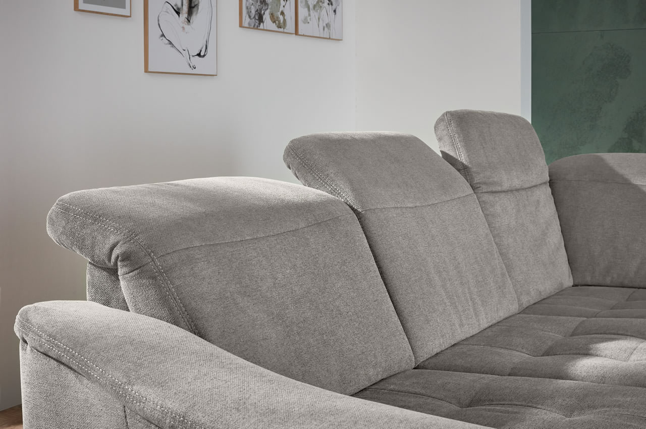 la23145 la16029 ecksofa inessa rechts stoff cyber farbe grau milieubild kopfteilverstellung detailbild