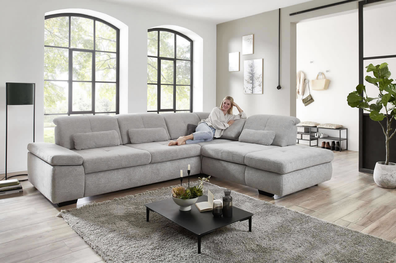 in16012 ecksofa variante rechts stoff famosa ecru milieubild relaxfunktion 3