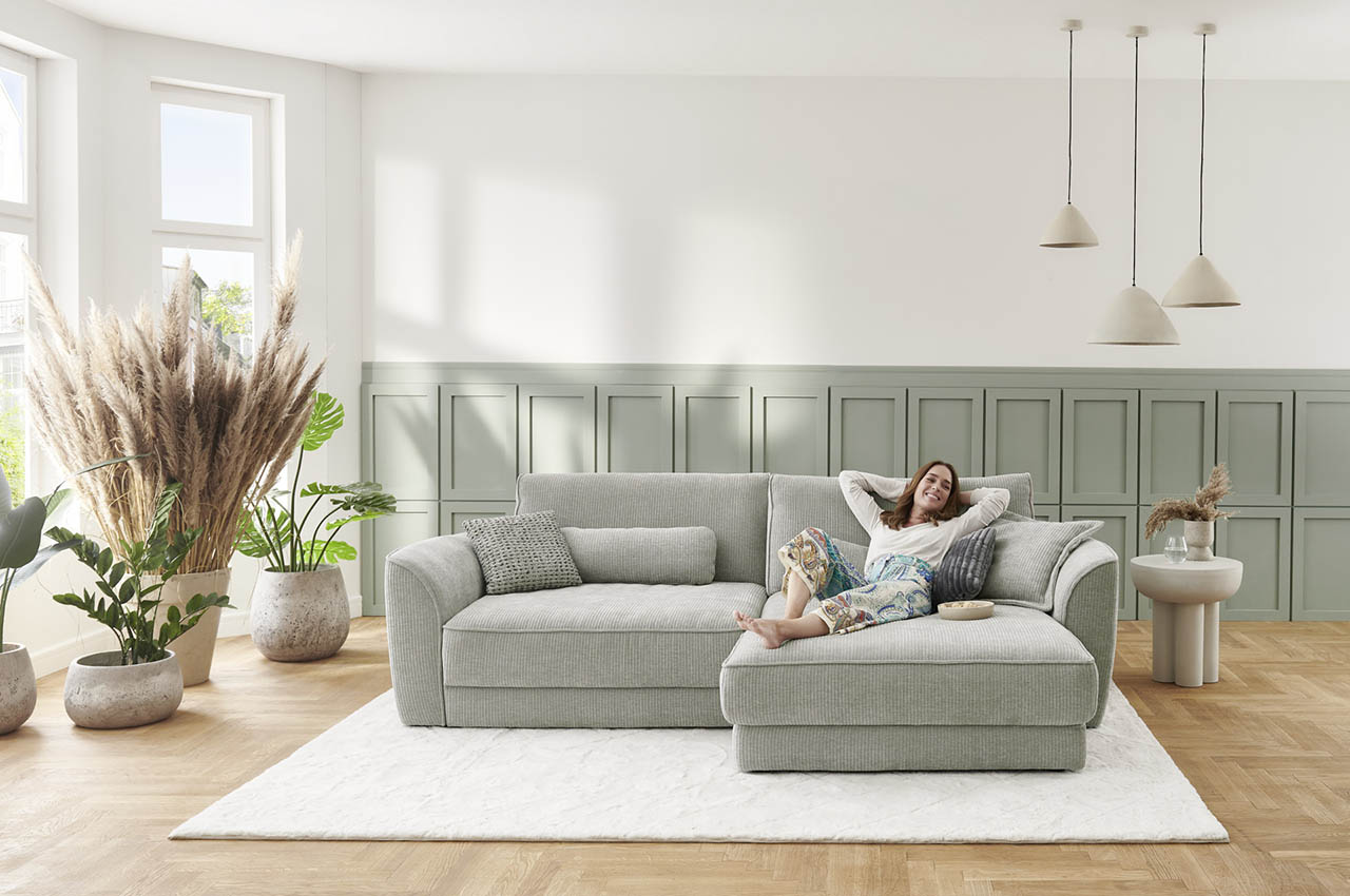 ze em24138 ecksofa rechts stoff racer silber milieubild mit fra2