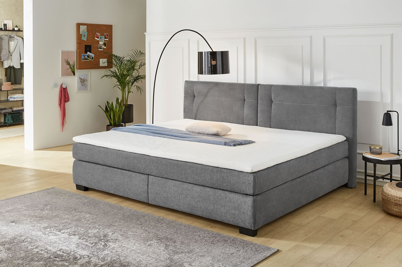 family boxspringbett 240x200 stoff 403 19 dunkelgrau milieubild