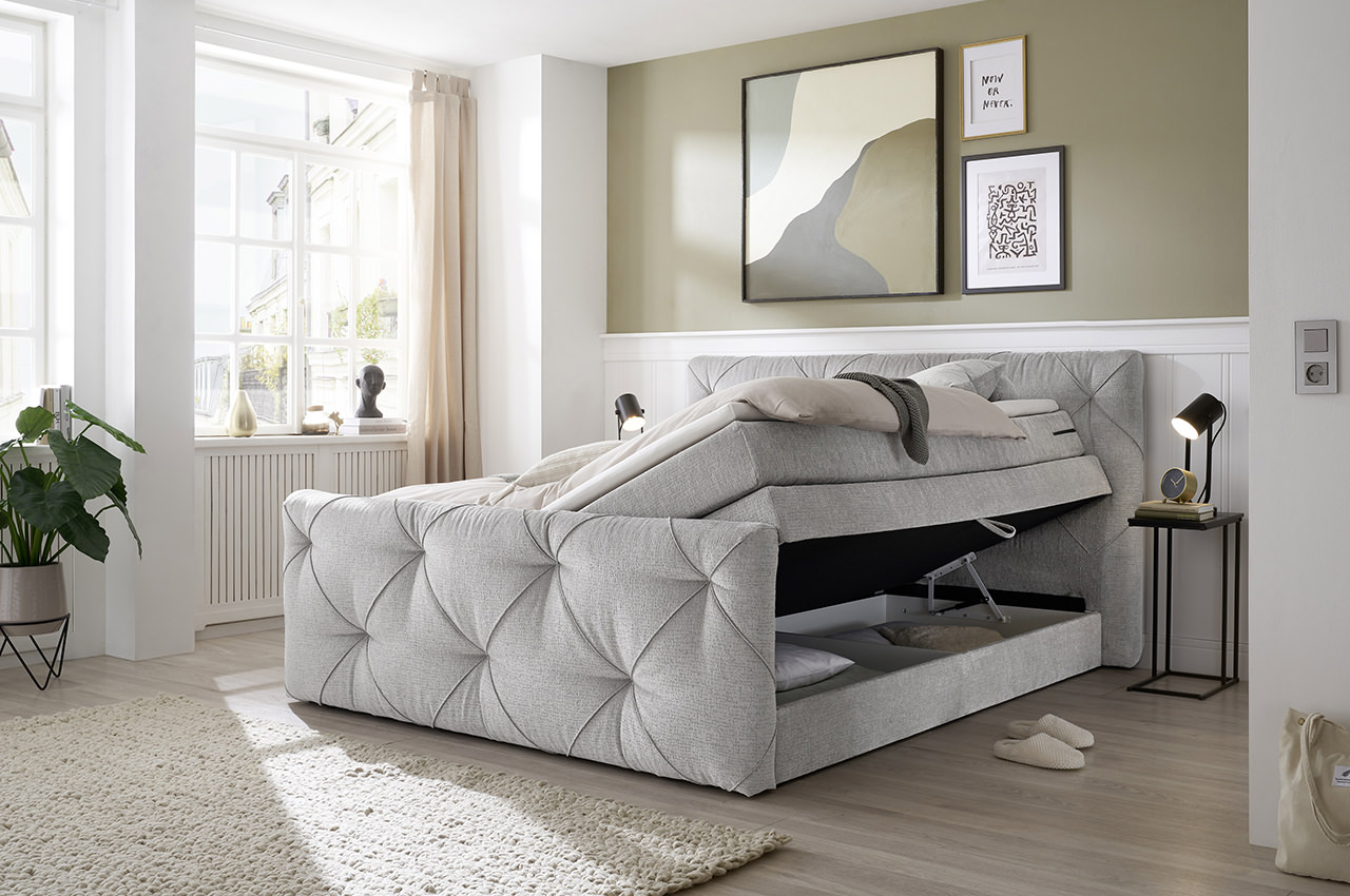 venlo boxspringbett 180x200 stoff tresor 05 silber milieubild mit bettkasten
