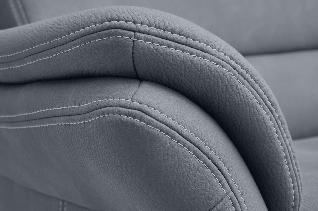 ze em16033 wohnlandschaft variante rechts stoff mammut steel milieu detailbild armlehne ze em16033 wohnlandschaft variante rechts stoff mammut steel milieu detailbild armlehne