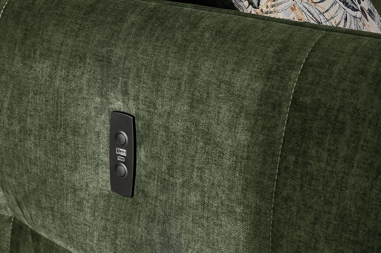 zoom ecksofa stoff 423 03 dunkelgruen milieubild detailbild usb 1