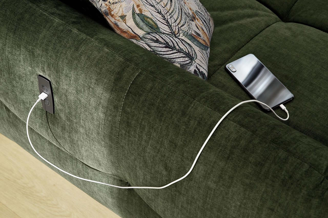 zoom ecksofa stoff 423 03 dunkelgruen milieubild detailbild usb