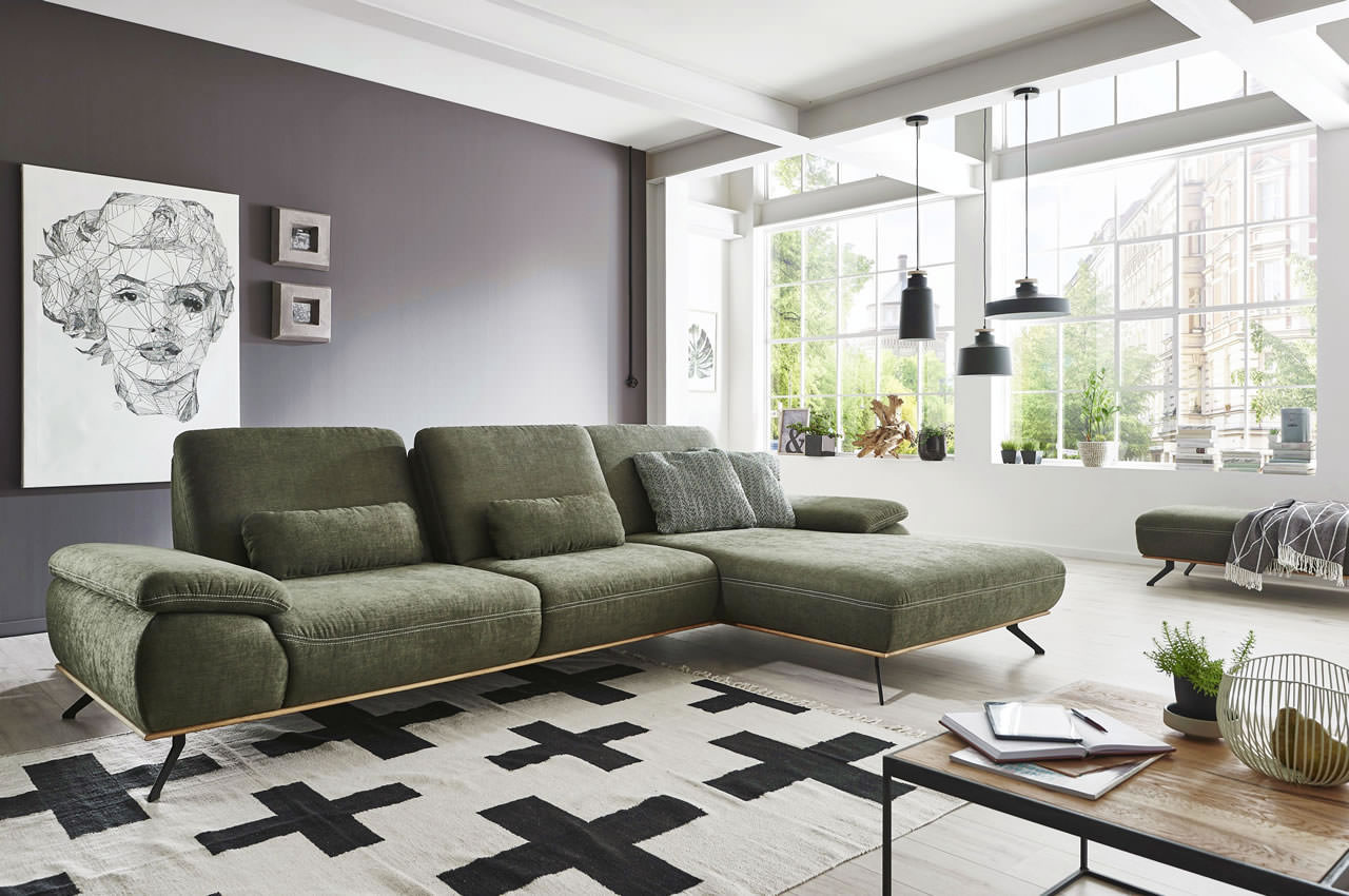 ze em18063 ecksofa sava rechts stoff longlife farbe moos milieubild mit sitztiefenverstellung
