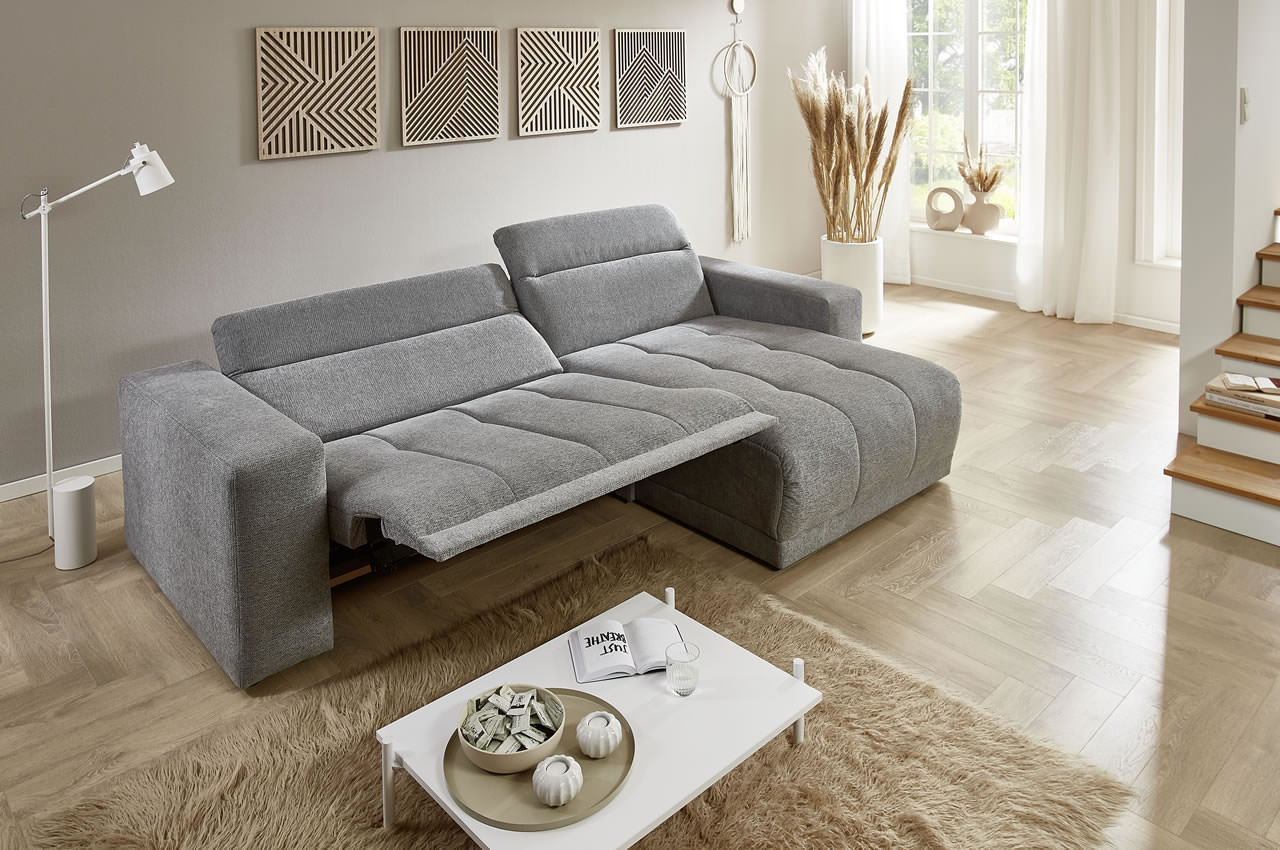 luis iwaniccy ecksofa rechts stoff aragon 93 grau milieubild mit relaxfunktion