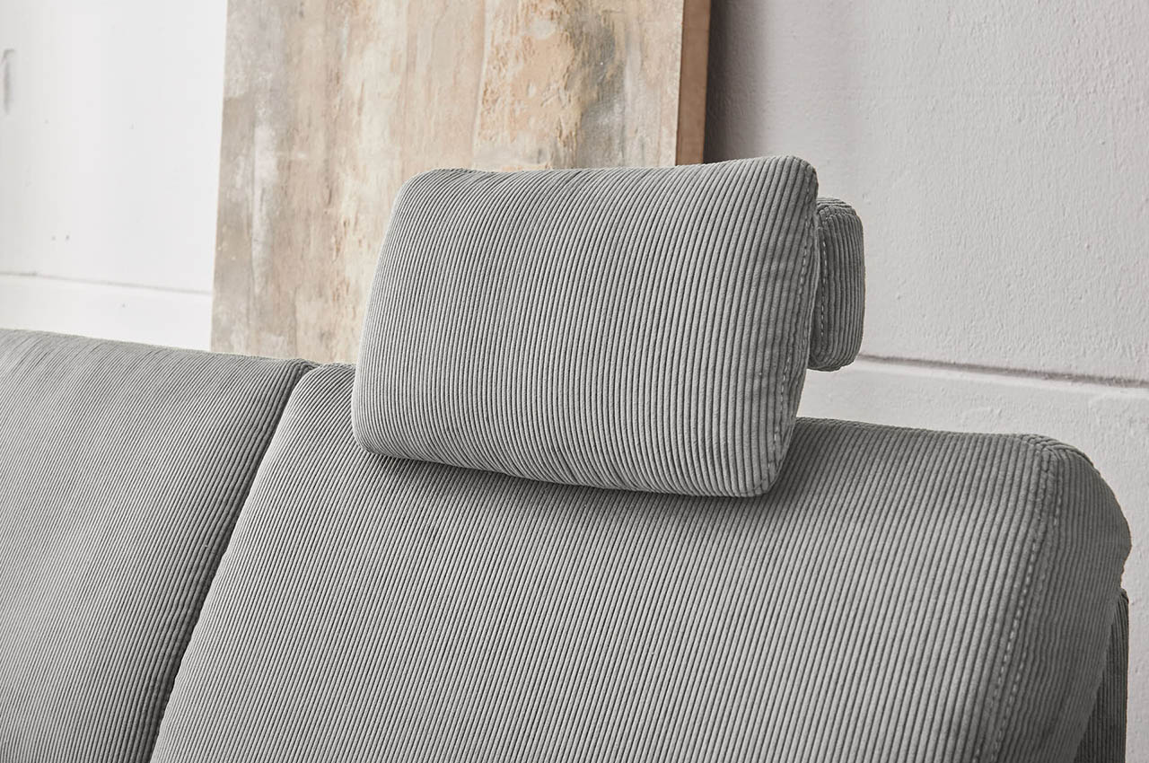 pp la24122 ecksofa rechts feincord grau detailbild kopfstuetze pp la24122 ecksofa rechts feincord grau detailbild kopfstuetze