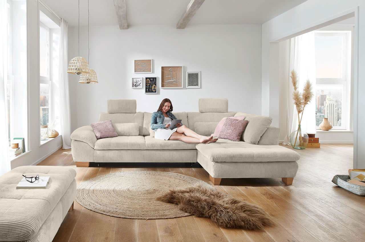 mp in14007 ecksofa rechts cord beige milieu mit frau