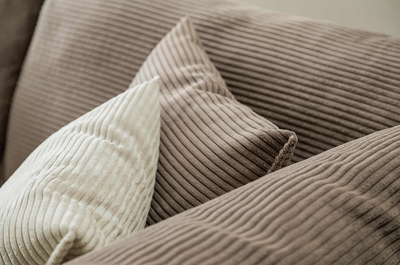 tribecca wohnlandschaft cordstoff zoom 04 toffee detailbild