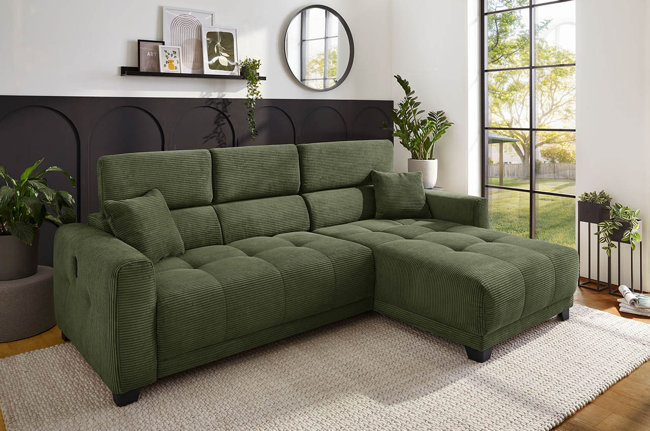 ecksofa cremona rechts 426 03 gruen milieubild mit kopfteilverstellung