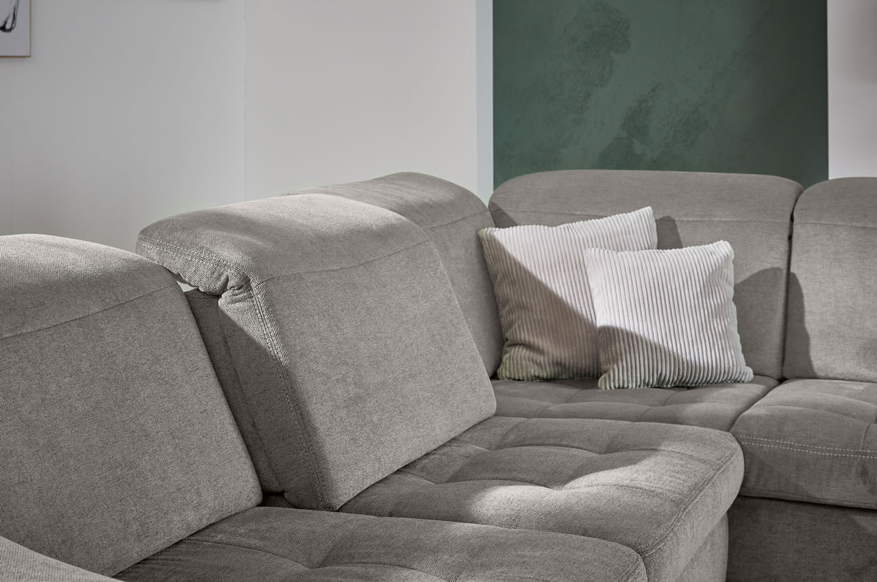 la23145 la16029 ecksofa inessa rechts stoff cyber farbe grau milieubild sitztiefenverstellung detailbild
