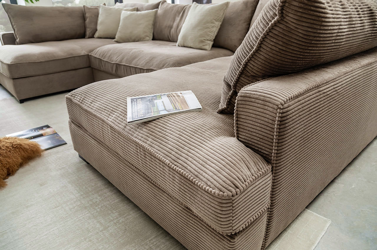 tribecca wohnlandschaft cordstoff zoom 04 toffee detailbild ottomane