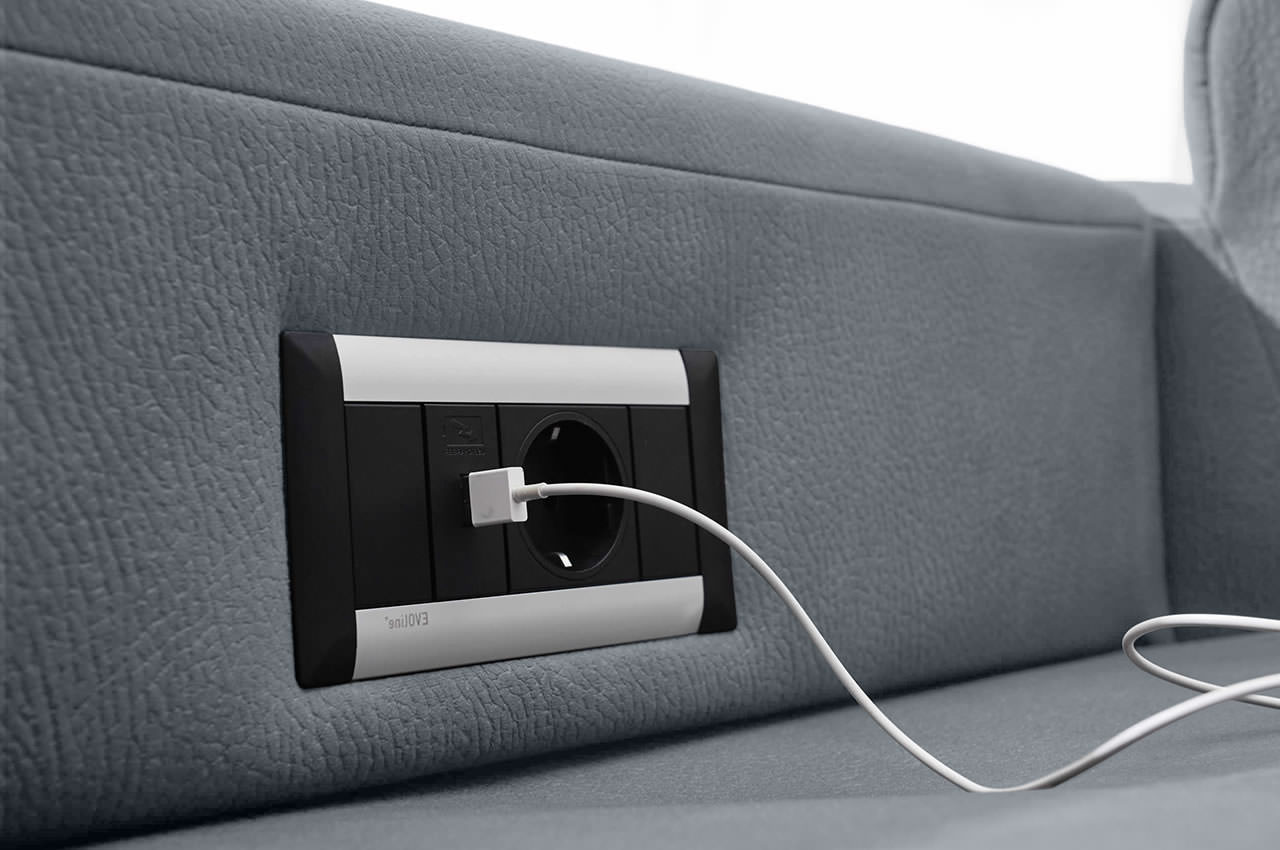 ze em16033 wohnlandschaft variante links stoff mammut steel milieu detailbild steckdose usb