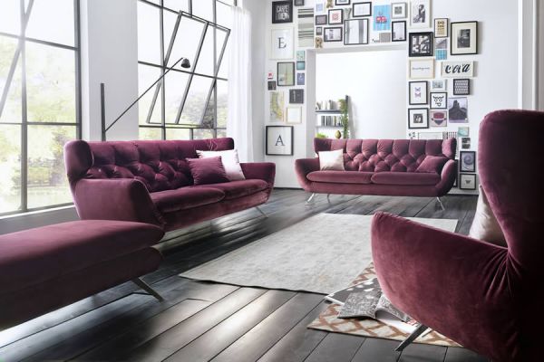 sitzgruppe-im-chesterfield-design-in-der-farbe-bordeauxrot